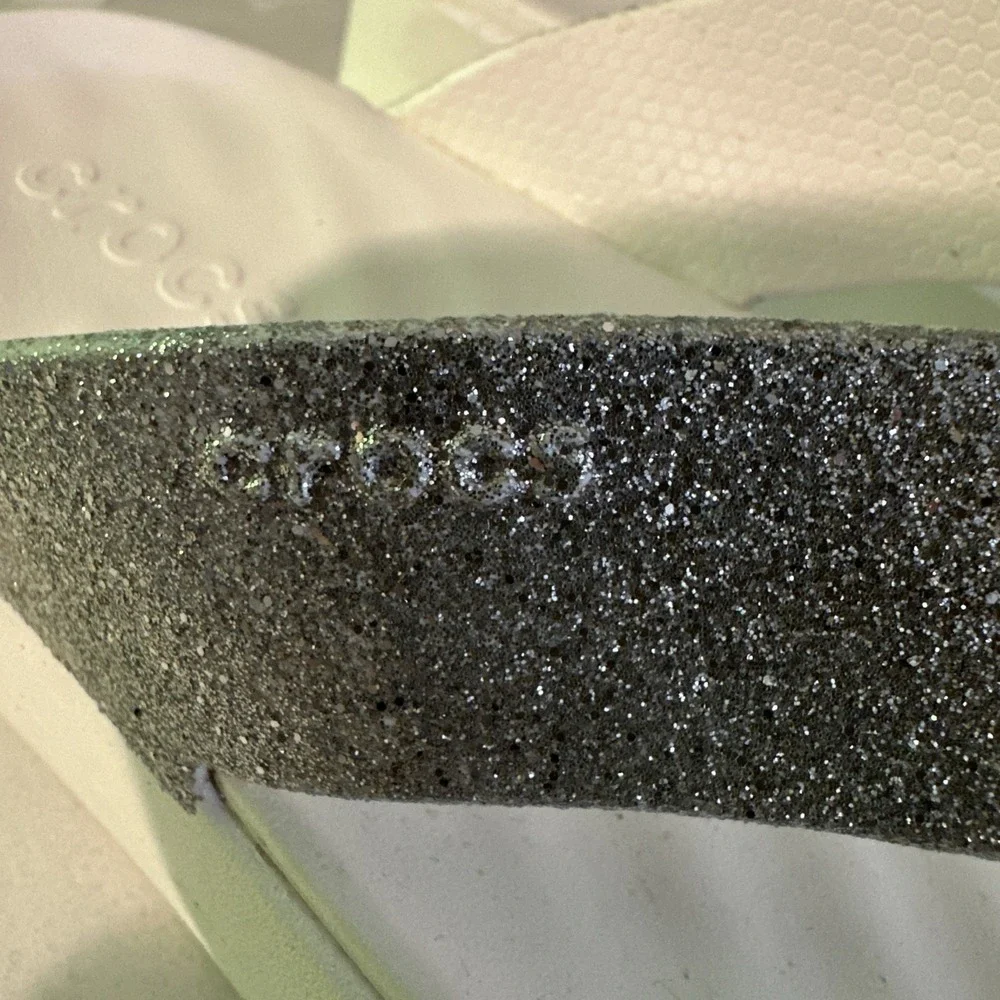 CROCS SILVER GETAWAY CHUNKY GLITTER PLATFORM FLIP FLOP SANDAL SIZE 5 NWT